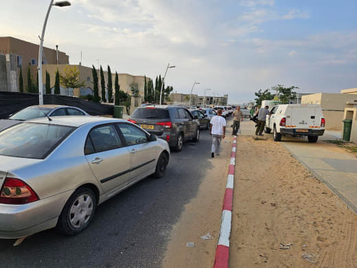 A large number of settlers are leaving the Gaza Strip, in light of the continued rocket barrages from Gaza and the incur