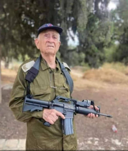 What's wrong with you, Raem? Ezra Yekhin, 95 years old, volunteers in the reserve forces to fight in Gaza There is no po