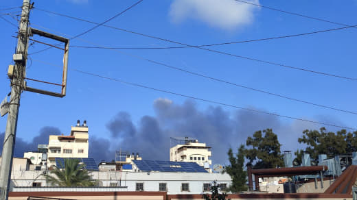 #Urgent Violent attacks in the vicinity of Al Karama - Al Tawam - Al Maqousi, tongues of smoke rising very high