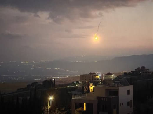 Lighting bombs in northern Palestine