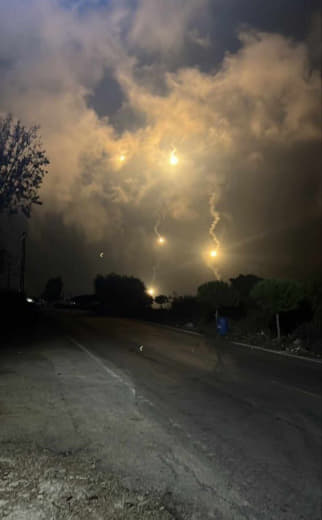 #Urgent .. | The occupation army fires light bombs on the border with Lebanon.