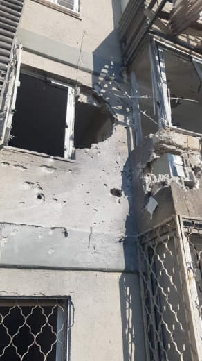 A missile fell directly on a building in the Sderot settlement.