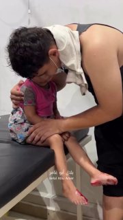 Childhood trembles in the heart of Nuseirat… a wounded little girl shakes in fear after a murderous #Israeli airstrike t