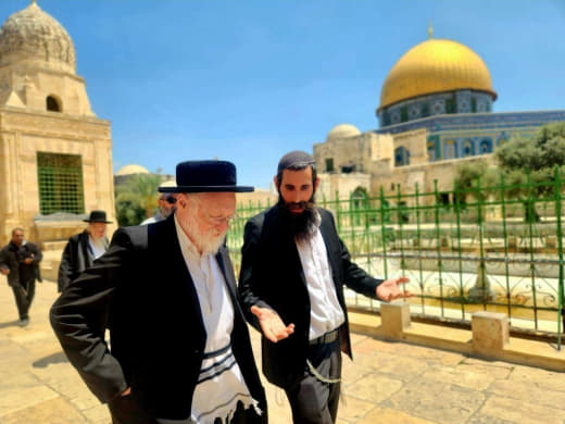 🔴 Kabbalist Rabbi Stavski stormed the blessed Al-Aqsa Mosque this morning alongside the head of the “Yeshivat Har HaBayi