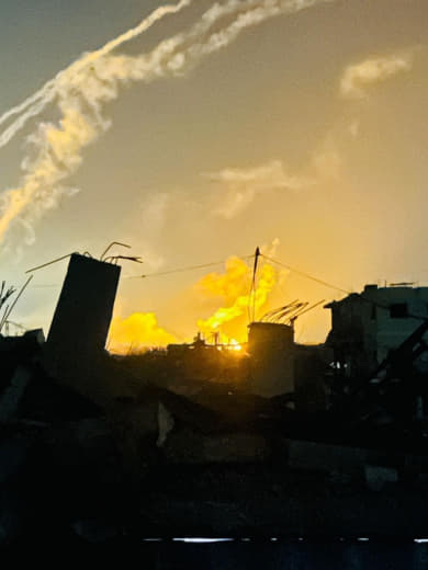 Breaking | Israeli occupation forces fire smoke grenades towards the eastern areas of Khan Younis city in the southern G