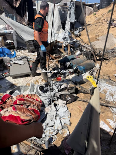📸 Photo from the site of the attack in the Al-Mawasi area of Khan Younis.