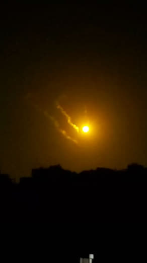 The occupation army fires light bombs in the northern atmosphere of the Gaza Strip