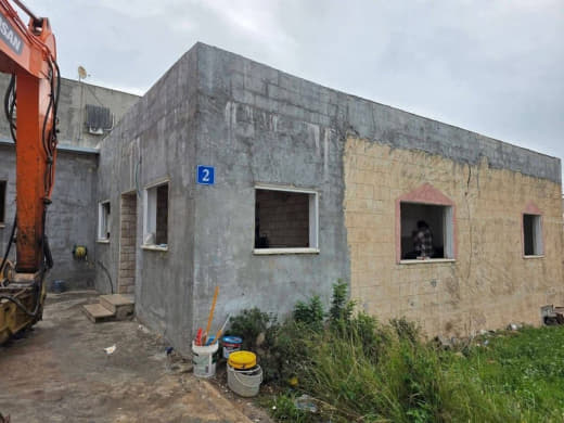 Local sources: A family from Tamra (Inside 48) She begins demolishing her house after more than 35 years of residence fo