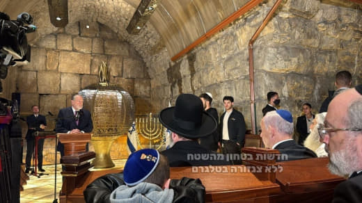US Ambassador Mike Huckabee lights Chanukah candles in the Western Wall area