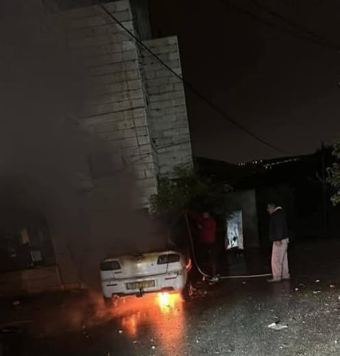 At dawn today, settlers attacked the village of Ain Yabrud, east of the city of Ramallah, where they burned two vehicles
