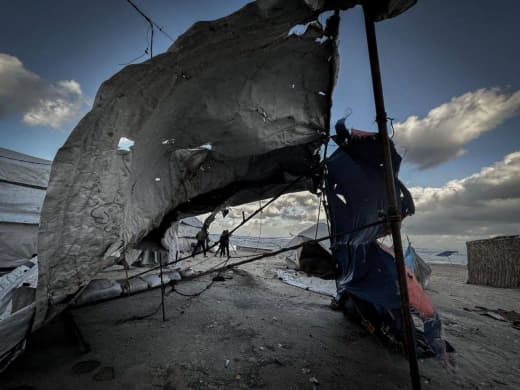 UNRWA: 17 buildings collapsed and more than 42,000 tents were damaged within one week due to the atmospheric depression