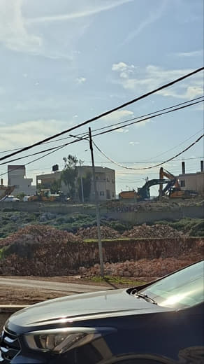 بدء عمليات هدم في نابلس في منطقة نابلس الجديدة حيث تقوم الجرافات الإسرائيلية بهدم عدد من البيوت ووفق شهود عيان المنطقة ل