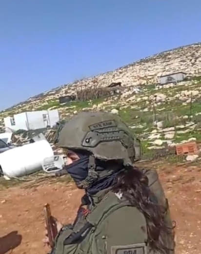 الجيش الإسرائيلي يقتحم تجمع خلة السدرة شرق بلدة مخماس شمال القدس ويعلنه منطقة عسكرية مغلقة.
