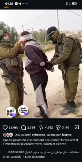 The moment occupation forces arrest a Palestinian in Masafer Yatta, south of Hebron. لحظة اعتقال قوات الاحتلال لأحد المو