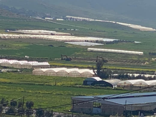 جرافات الجيش الإسرائيلي تبدأ بشق الطريق العسكري ما بين عين شبلي والعقبة على امتداد ٢٢كم وبعرض ٥٠ متر.