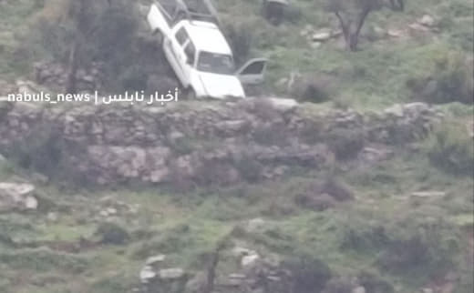 بيت مرين قرب نابلس مستوطنين قاموا بسرقة  تندر أحد المواطنين واثناء فرارهم فيه وقع حادث والحديث عن موت أحد المستوطنين فيه