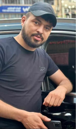 الشاب حسن عايد بكر منصور الذي اعتقلته القوات الخاصة  من شارع الحجة عفيفة بمنطقة الجبل الشمالي بنابلس، وهو شقيق المطارد أ