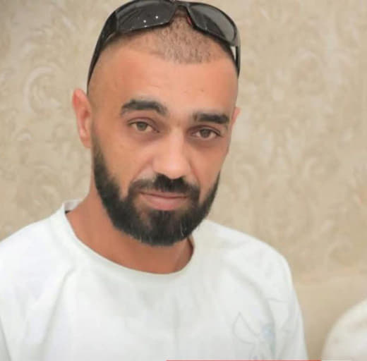 الجيش الإسرائيلي يعتقل الشاب أشرف موفق حجة (33 عاماً) بعد إطلاق النار عليه وإصابته في بلدة عتيل شمال طولكرم، فجر اليوم.