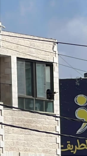 الاحتلال ينشر قناصته في مخيم قلنديا بالقدس عقب اقتحامه بقوات كبيرة