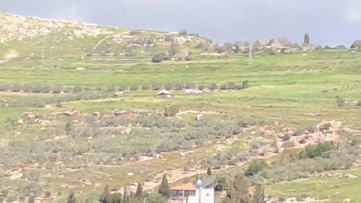 مستوطنون ينصبون خياما على أراضي المزارعين شمال قرية مادما جنوب نابلس تصاعد كبير في اعتداءات المستوطنين معوتغطية صحفية وا