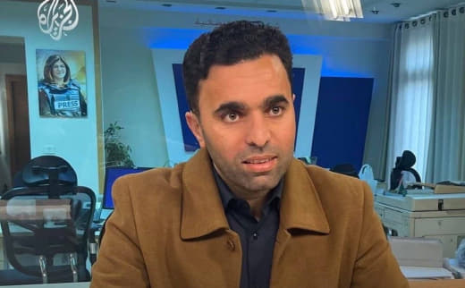 Israeli occupation forces abducted Palestinian journalist Imad Abu Awwad from his home in Birzeit at dawn.