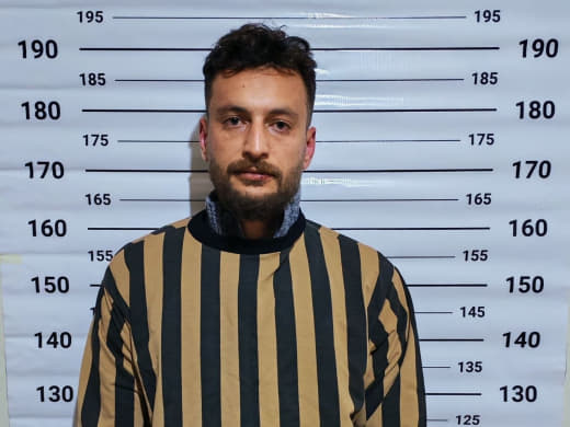 وفق مصادر سورية القاء القبض على شخصين في محافظة القنيطرة في الجنوب السوري المحتل  كانا يحاولان اطلاق صواريخ تجاه القوات 