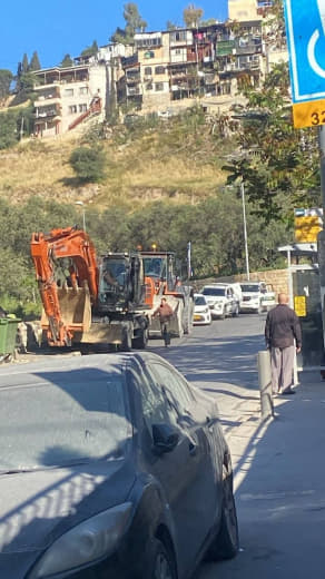 برفقة آليات هدم اقتحام بلدة سلوان بالقدس