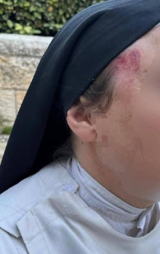 BREAKING: 🇮🇱 A Christian nun was assaulted this morning by Israeli settlers in Jerusalem, in an incident motivated by re