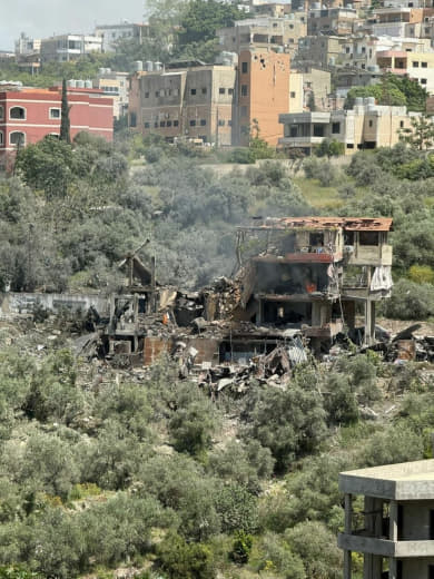 ❗️The aftermath of an Israeli attack on a house in the southern Lebanese town of Ain Baal, in the district of Tyre.