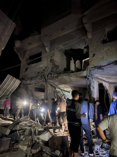 #Photos | Extensive destruction following the targeting of a house belonging to the Abu Shamala family in Al-Bureij refu