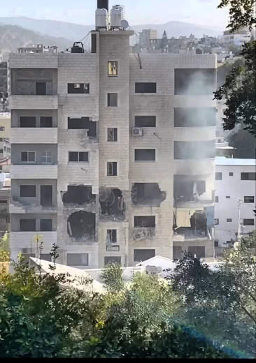 The besieged building in Tulkarm >>>