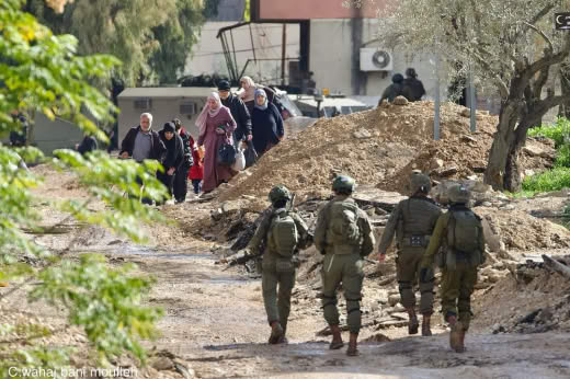 📸 Images captured as Israeli forces forcibly displace Palestinian families from their homes in Jenin refugee camp, north