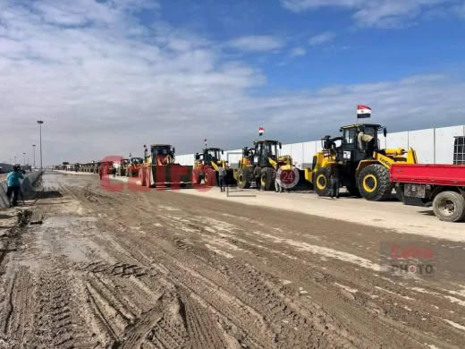 A new batch of heavy engineering equipment is preparing to enter the Gaza Strip.
