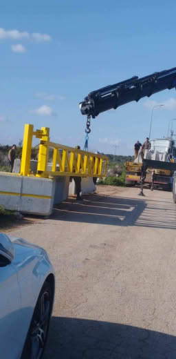 Installing a new gate at the western entrance to Rantis