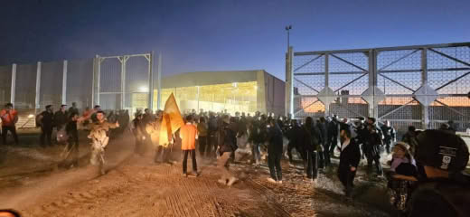 A group of Israeli settlers violently breached a military checkpoint near the Erez crossing and entered the Gaza Strip u