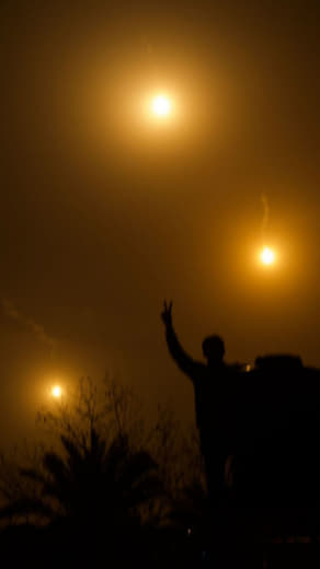 Israeli occupation forces fire flares into the airspace of the southern Gaza Strip.🇵🇸