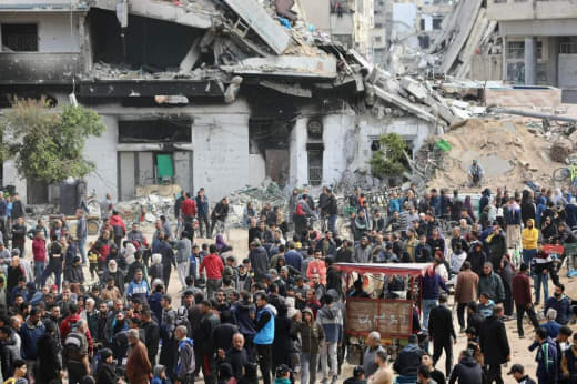 “Palestinians are waiting to get flour after small quantities of it entered Gaza and its north last night.”🇵🇸