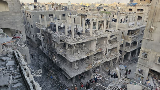 The effects of major destruction to a residential square in the Tal al-Zaatar area of ​​Jabalia camp.