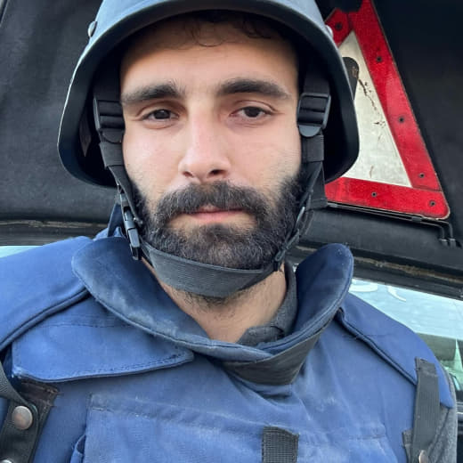 The hero of the photo in Gaza, Moataz Azaizeh: I received many threats and offers to stop, leave, surrender, and have a 