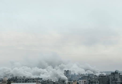The Israeli occupation launches internationally banned phosphorus bombs at Jabalia camp in the northern Gaza Strip. 🇵🇸