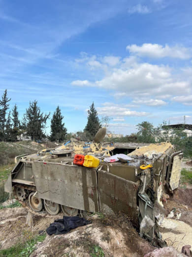 Occupation vehicles turn into garbage containers in Gaza 🇵🇸