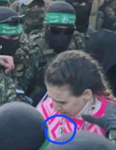 A Zionist prisoner released from Gaza carrying a necklace bearing the map of Palestine 🇵🇸🔻