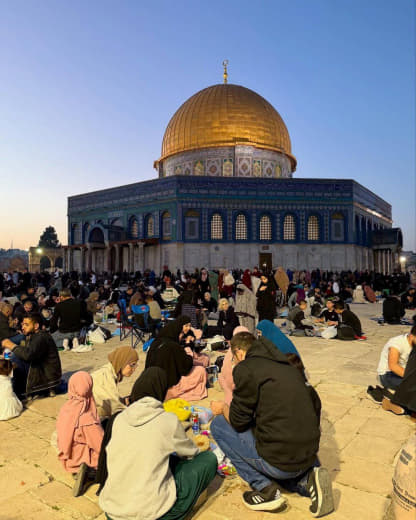 Iftar in Ramadan in the courtyards of the blessed Al-Aqsa Mosque in Jerusalem, the capital of occupied Palestine 🇵🇸