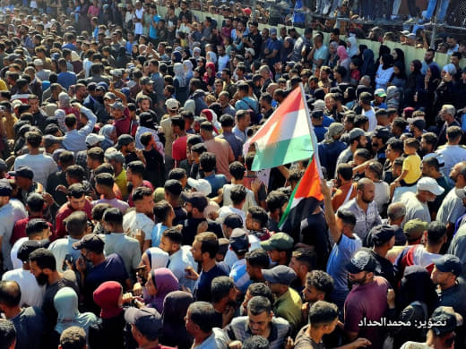 🔴 A majestic scene of crowds of Palestinians receiving prisoners liberated from occupation prisons in the city of Khan Y