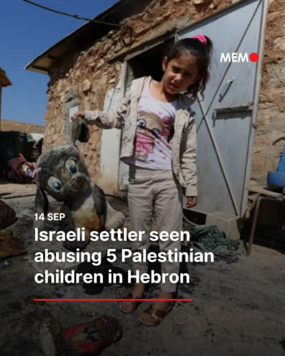 👤 middleeastmonitor 📝 A video circulating on Sunday evening showed an armed Israeli settler abusing five Palestinian chi