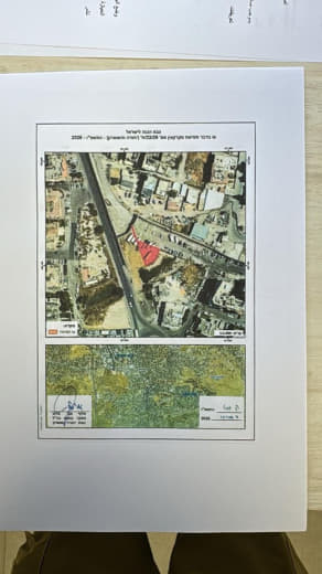 #Follow The occupation announces the confiscation of about 286 square meters of land from the town of Beit Hanina inside