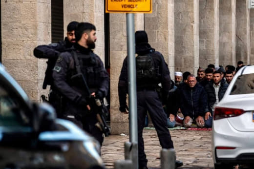 Israeli forces assaulted Palestinian worshipers at Bab al-Sahira near Al-Aqsa Mosque as they tried to reach the closest 