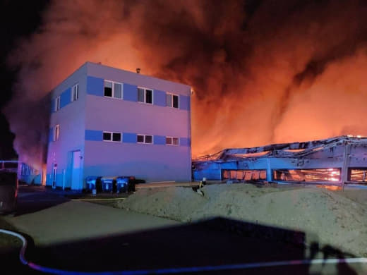 Activistas incendian fábrica israelí en Chequia Un grupo autodenominado " Earthquake_faction " irrumpió en una fábrica p