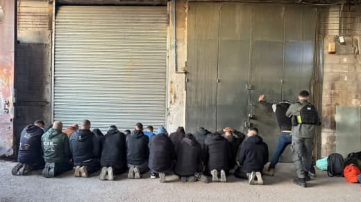 🚨 The occupation forces arrested 59 Palestinian workers from the West Bank while they were attempting to enter occupied 