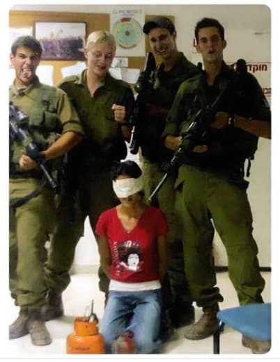 Ela é uma garotinha. Eles estão apontando seus rifles para a cabeça dela e sorrindo. Isto não começou em 7 de Outubro e 